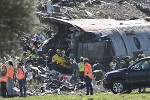 Colisão entre trens deixa ao menos 68 mortos